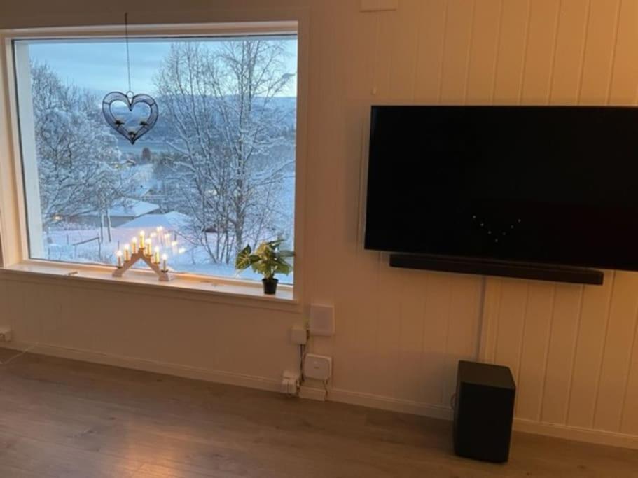 House With Garage In Central Lyngen Lyngseidet 외부 사진