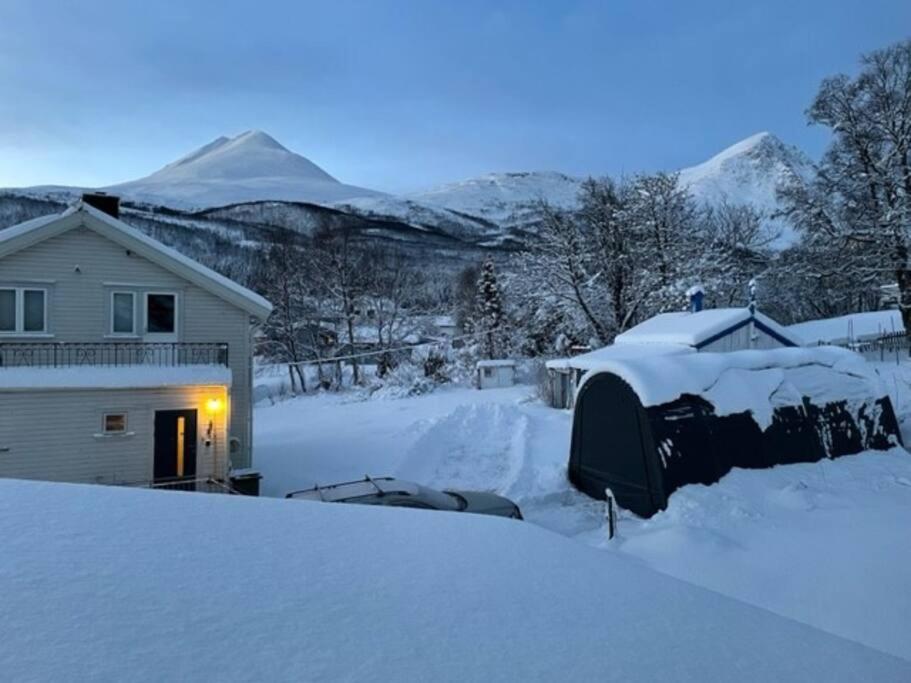 House With Garage In Central Lyngen Lyngseidet 외부 사진